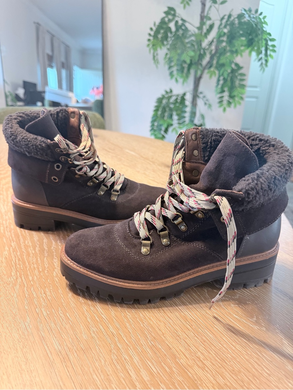 American Eagle Women's Brown Suede Lace-Up Hiking Boots with Faux Fur Collar